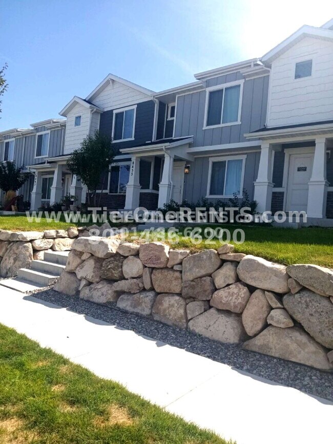 8455 W Bowie Dr in Magna, UT - Building Photo - Building Photo