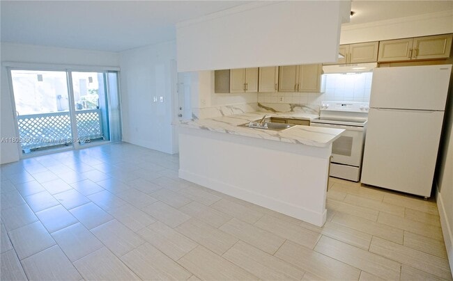 6755 NW 175th Ln in Hialeah, FL - Building Photo - Building Photo
