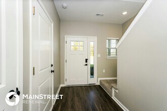 2924 Paddle Wheel Dr in Jeffersonville, IN - Foto de edificio - Building Photo