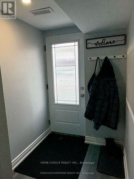 32 Warnsworth St in Toronto, ON - Building Photo - Building Photo