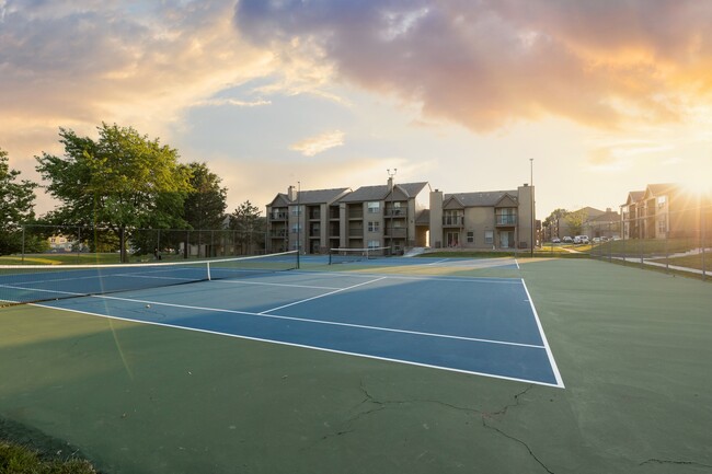 The Lakes Apartments in Kansas City, MO - Building Photo - Building Photo