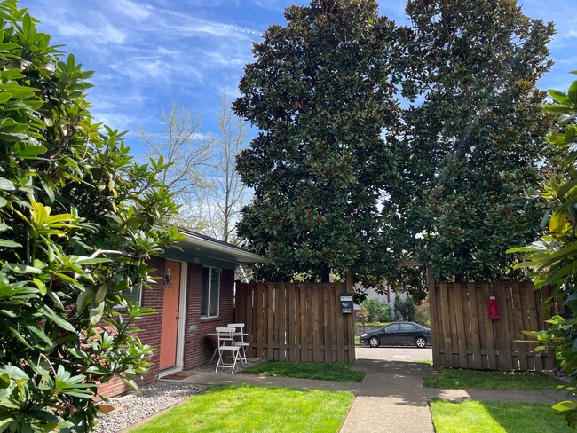 5517 NE 29th Ave in Portland, OR - Foto de edificio - Building Photo