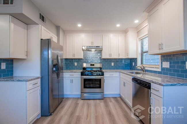 886 St Charles Ave NE in Atlanta, GA - Building Photo - Building Photo