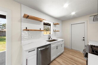 803 King Albert St in Austin, TX - Building Photo - Building Photo