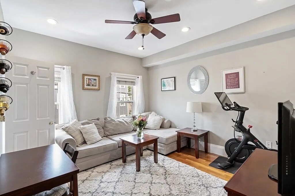 177 W 6th St, Unit 4 in Boston, MA - Foto de edificio