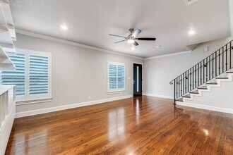 488 E Olmos Dr in San Antonio, TX - Building Photo - Building Photo