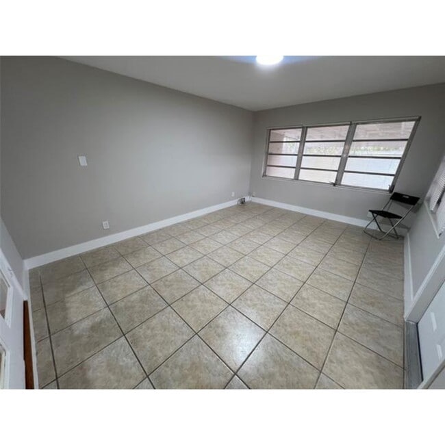 442 SE 3rd St in Hialeah, FL - Building Photo - Building Photo