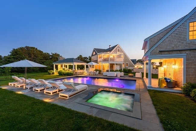 415 Katama Rd in Edgartown, MA - Foto de edificio - Building Photo