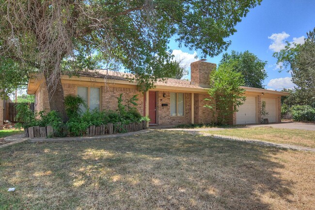 4815 11th St in Lubbock, TX - Foto de edificio - Building Photo