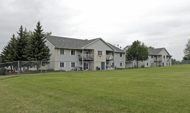 Sun Vista Apartments in Janesville, WI - Building Photo - Building Photo