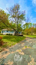 1852 Mint Springs Rd in Crozet, VA - Foto de edificio - Building Photo