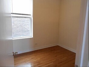 850 W Fletcher St, Unit 2R in Chicago, IL - Foto de edificio - Building Photo