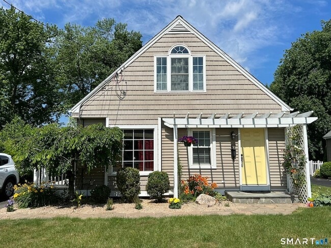 67 Rockwell Ave in Plainville, CT - Building Photo - Building Photo