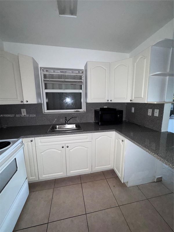 14140 NE 2nd Ct in Miami, FL - Building Photo - Building Photo