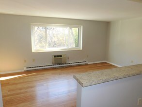 Apartments at Logan Station in Bethel Park, PA - Foto de edificio - Building Photo