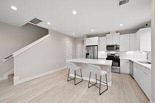 8670 Easthaven Blvd in Houston, TX - Building Photo