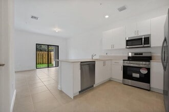 250 SW 159th Ln in Pembroke Pines, FL - Building Photo - Building Photo