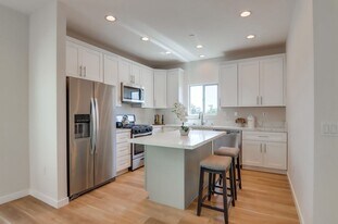 2218-20 Langmuir St in San Diego, CA - Building Photo