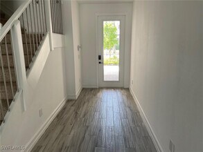 7630 Rockefeller Dr in Naples, FL - Foto de edificio - Building Photo