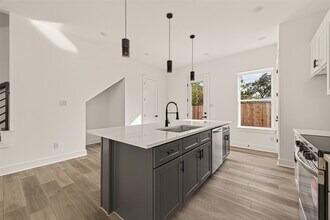 2475 Carmel St in Houston, TX - Building Photo - Building Photo