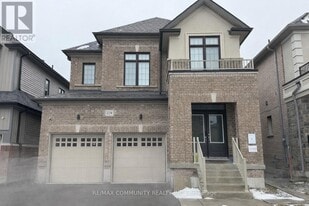 224 Fleetwood Dr in Oshawa, ON - Building Photo