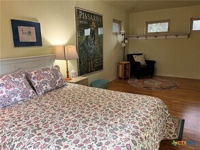 121 Butler Ln in Martindale, TX - Building Photo - Building Photo