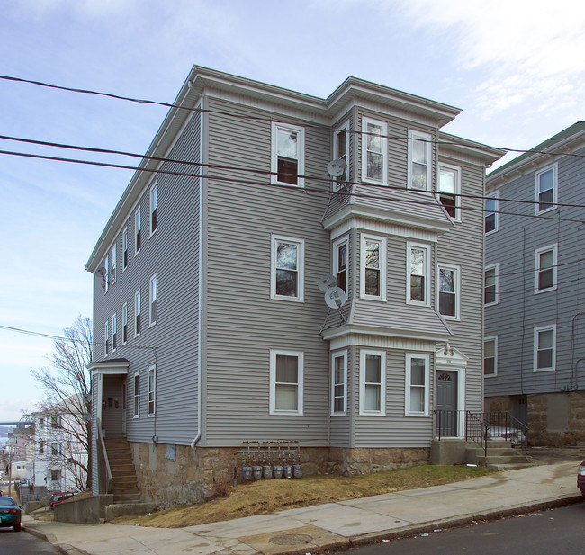 210 Bradford Ave in Fall River, MA - Building Photo - Building Photo