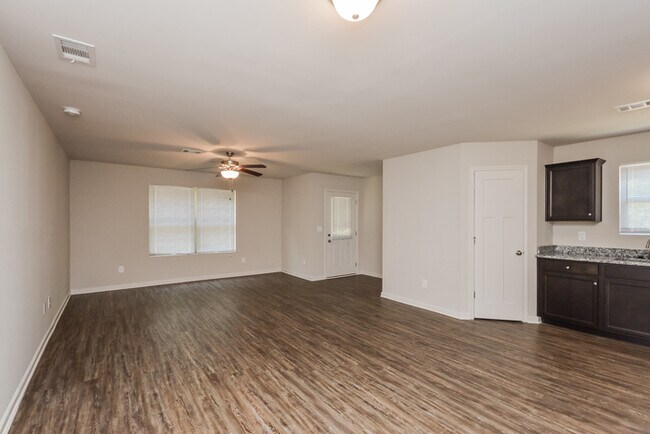 6112 Avery St SW in Covington, GA - Building Photo - Building Photo