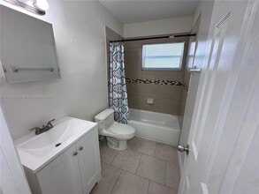 16150 NE 19th Ct in North Miami Beach, FL - Building Photo - Building Photo