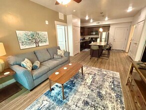 460 E 400 S in Salt Lake City, UT - Foto de edificio - Building Photo