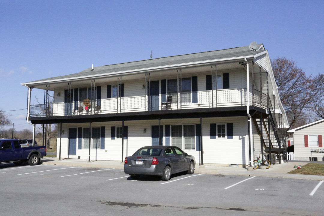 Suncrest Apartments in Martinsburg, WV - Building Photo