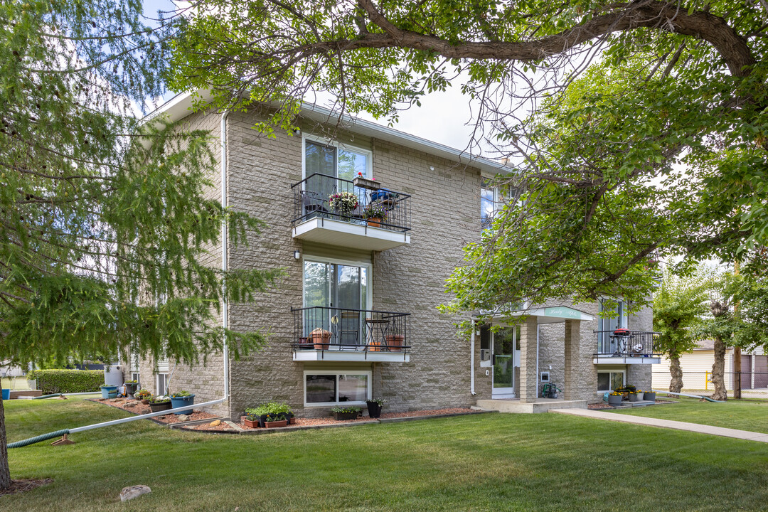 Heidy Apartments in Red Deer, AB - Building Photo