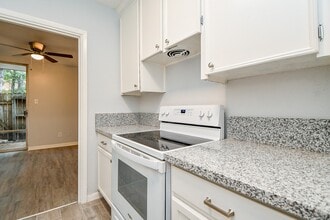 2822 Briarhurst Dr in Houston, TX - Building Photo - Building Photo