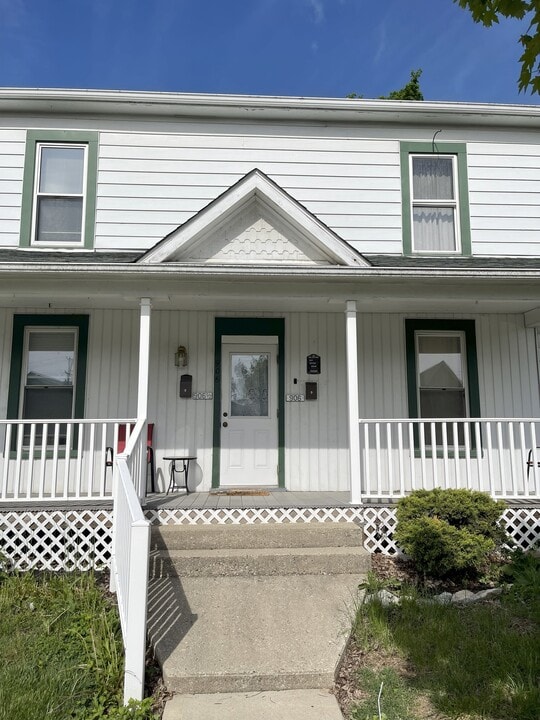 906 1/2 S Mulberry St, Unit 906 and a half in Troy, OH - Building Photo