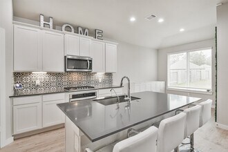 14226 Lake Lodge Dr in Conroe, TX - Building Photo - Building Photo