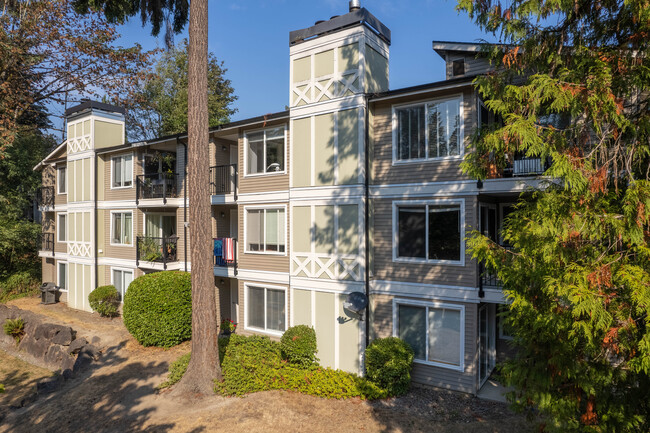 Totem Creek Apartments in Kirkland, WA - Building Photo - Building Photo