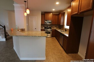 10717 Barnsford Ln in Helotes, TX - Building Photo - Building Photo
