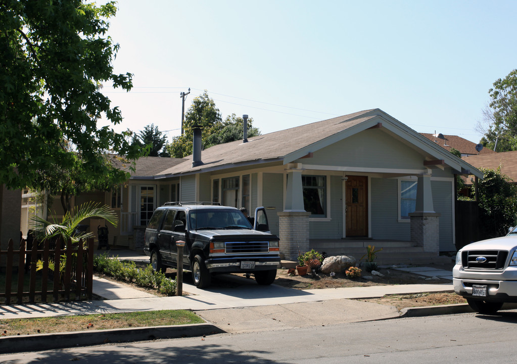 383 Obispo Ave in Long Beach, CA - Foto de edificio