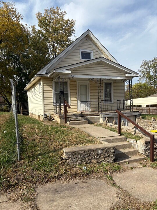 2034 Lawn Ave in Kansas City, MO - Building Photo
