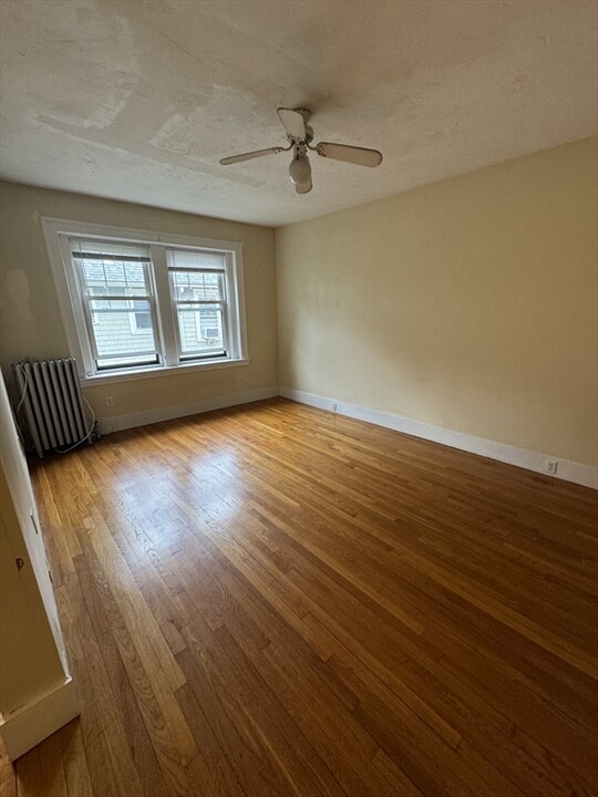 590 Washington St, Unit 590 in Brookline, MA - Building Photo