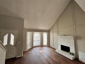 12017 Leisure Way in Dallas, TX - Building Photo - Building Photo