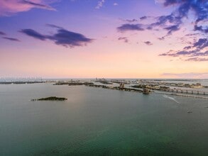 700 NE 24th St, Unit 4906 in Miami, FL - Building Photo - Building Photo