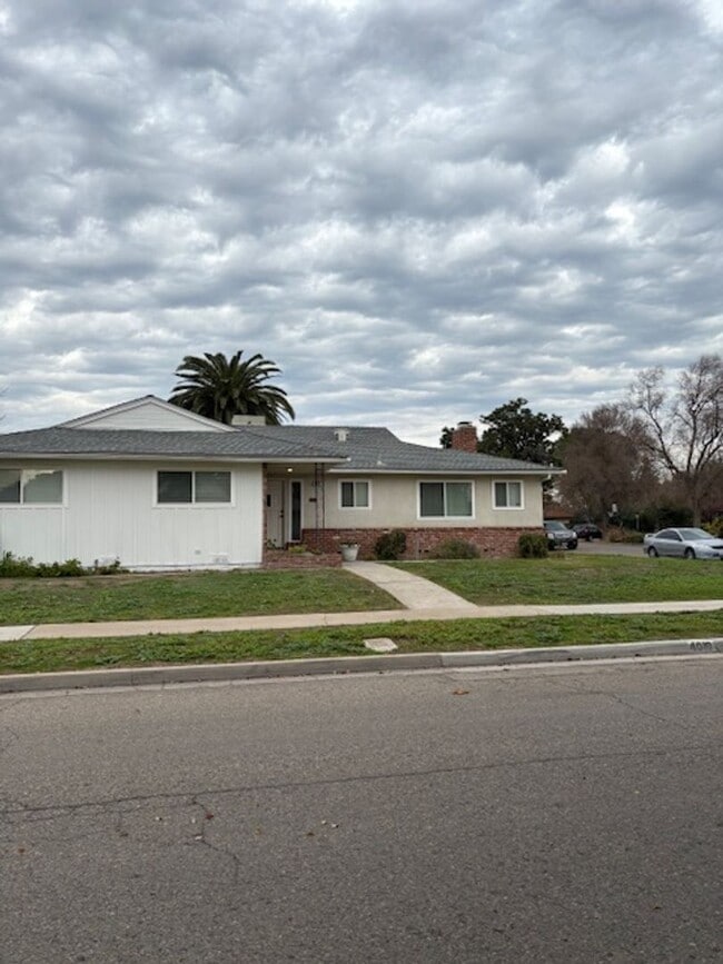property at 4019 E Rialto Ave
