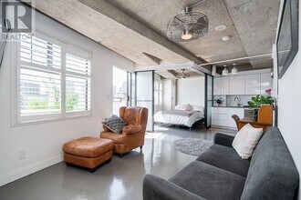 27 Alexander St in Vancouver, BC - Building Photo - Building Photo