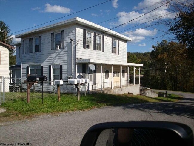 1347 Montrose Ave, Unit Apt 4
