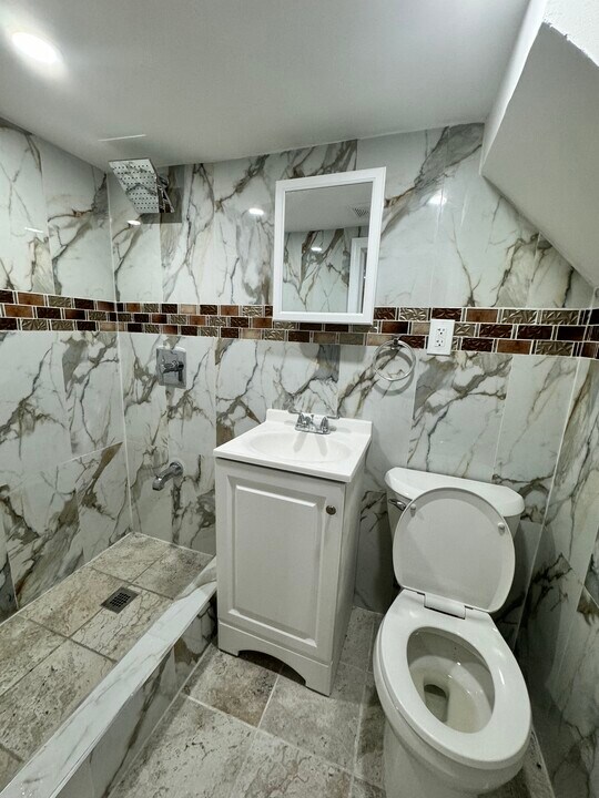 10002 92nd Ave, Unit Studio in Richmond Hill, NY - Foto de edificio