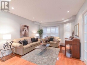 6064 Gemini Crescent in Mississauga, ON - Building Photo - Building Photo