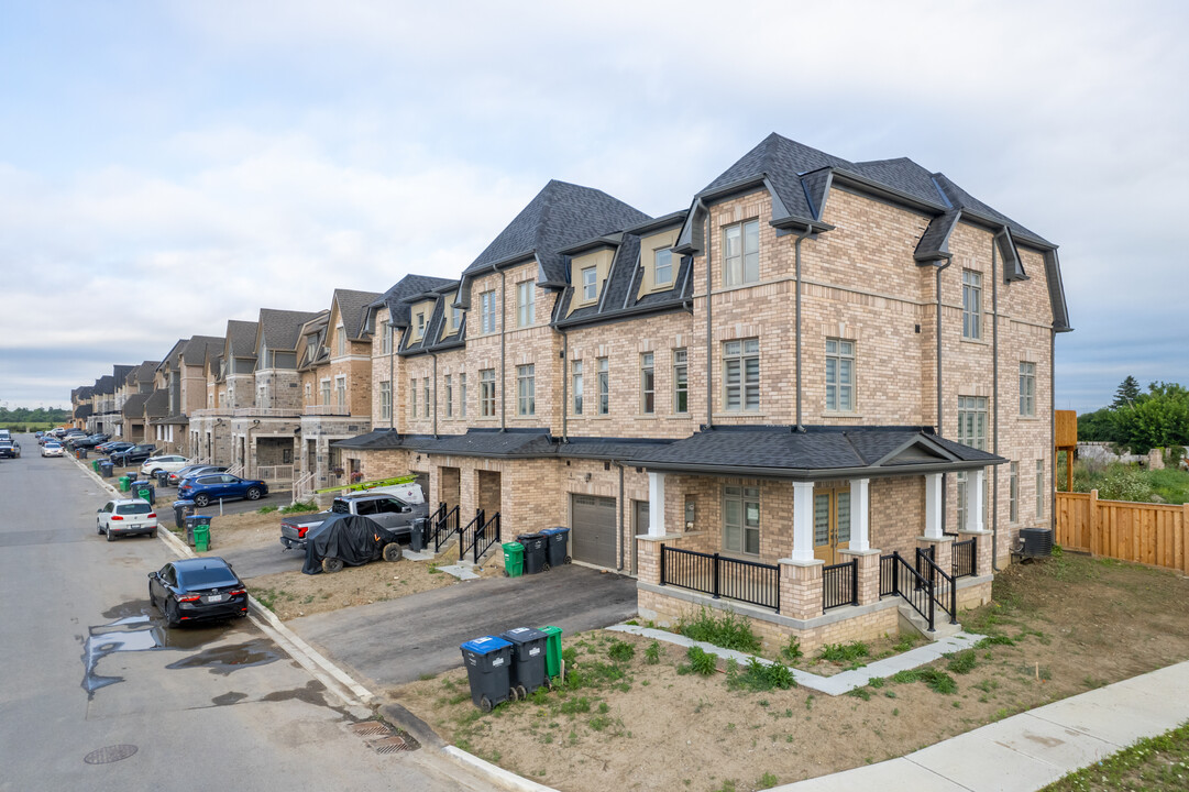 Torbram Countryside Crossing in Mayfield in Brampton, ON - Building Photo