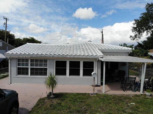 1623 NE 175th St in North Miami Beach, FL - Building Photo - Building Photo