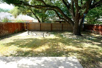 4022 Canyon Pkwy in San Antonio, TX - Foto de edificio - Building Photo